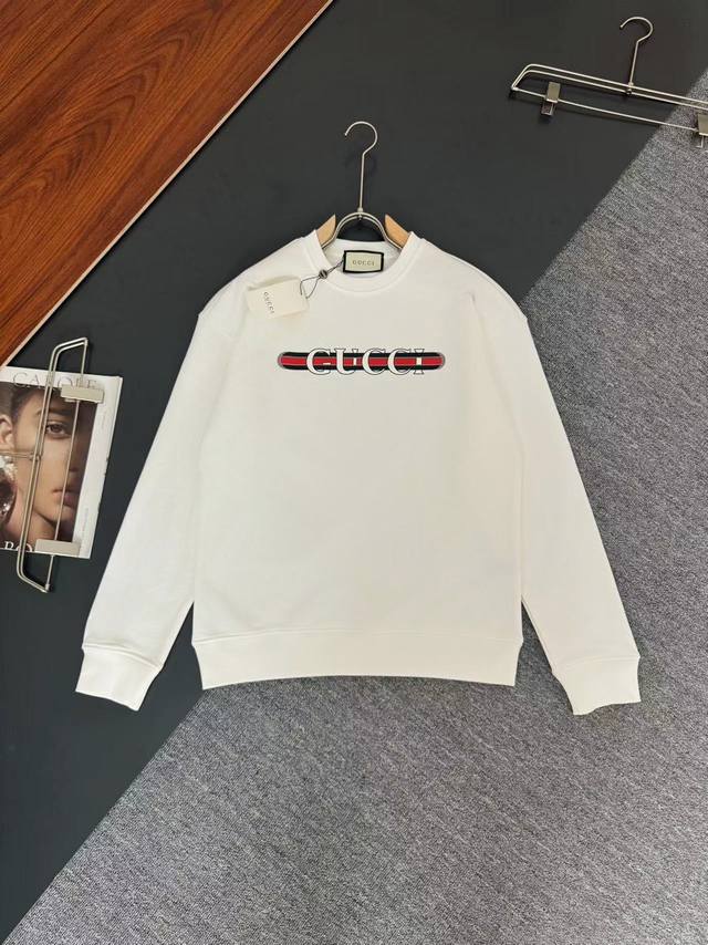 Gucci *古奇*C秋冬最新款圆领时尚长袖卫衣，印花工艺Logo设计，400克纯棉面料！贴肤舒适，耐看又好穿，原厂工艺一丝不苟，休闲百搭必备款 码数 S M