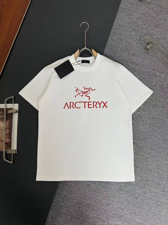 Arc‘Teryx 始祖鸟*320G克重磅厚实透气纯棉T恤宽松版型 硅胶印花工艺Logo设计 春夏新款圆领时尚短袖T恤 贴肤舒适，厚实透气，耐看又好穿 原厂工艺