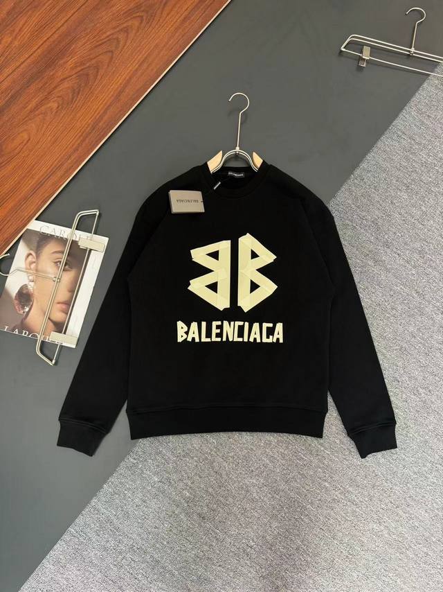 Balenciaga * 巴黎世家* 秋冬最新款圆领时尚长袖卫衣，印花工艺Logo设计，400克纯棉面料！贴肤舒适，耐看又好穿，原厂工艺一丝不苟，休闲百搭必备款