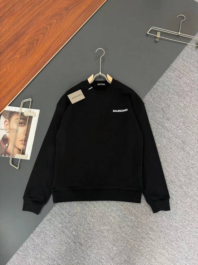 Balenciaga * 巴黎世家* 秋冬最新款圆领时尚长袖卫衣，硅胶工艺Logo设计，400克纯棉面料！贴肤舒适，耐看又好穿，原厂工艺一丝不苟，休闲百搭必备款
