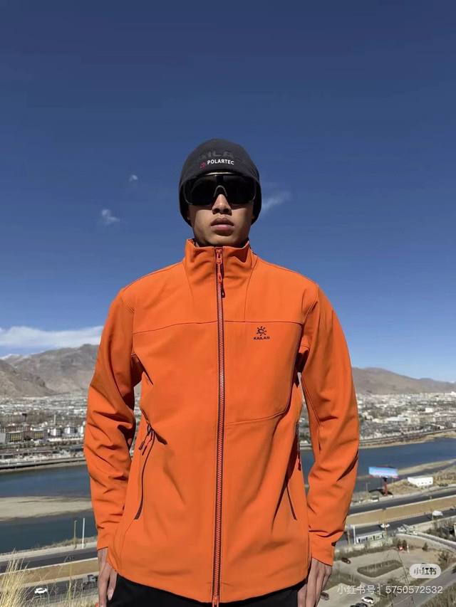 刺绣 供 Kailas凯乐石新款软壳加绒户外冲锋衣外套 秋冬款上新 这是一款专为秋冬湿冷寒风设计的保暖软壳，外壳防风防水防刮耐磨 3防面料，内里薄绒复合，保证保