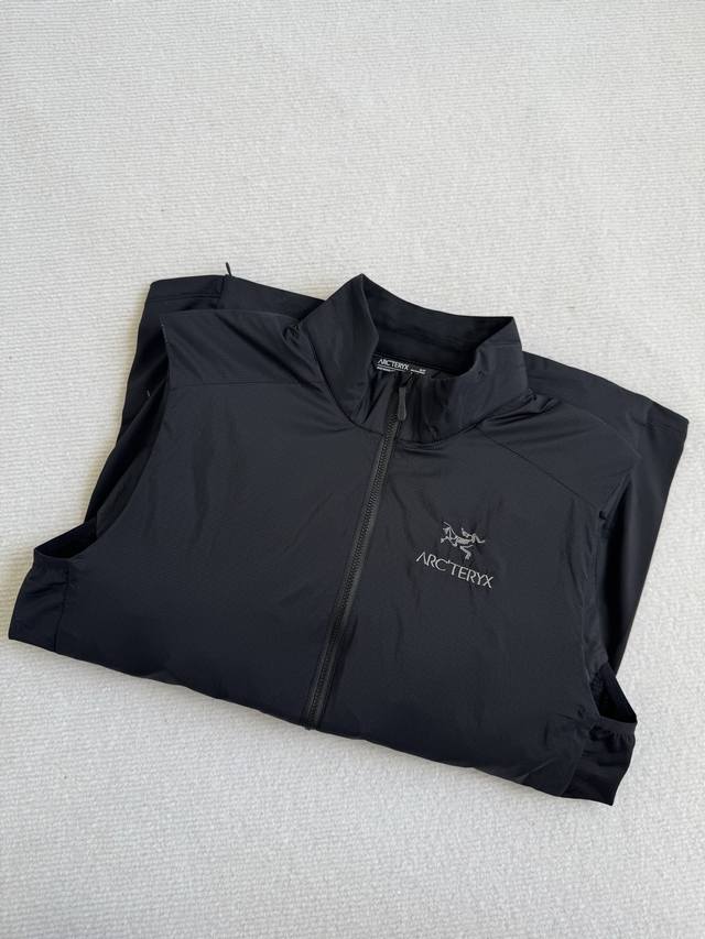 叽叽喳喳天上飞 Atom Vest秋冬新款刺绣运动防水立领棉马甲背心 男女同款驾驭 背心轻度保暖，适合高强度活动和温暖环境中穿着。Tyono20外层耐磨而防风，