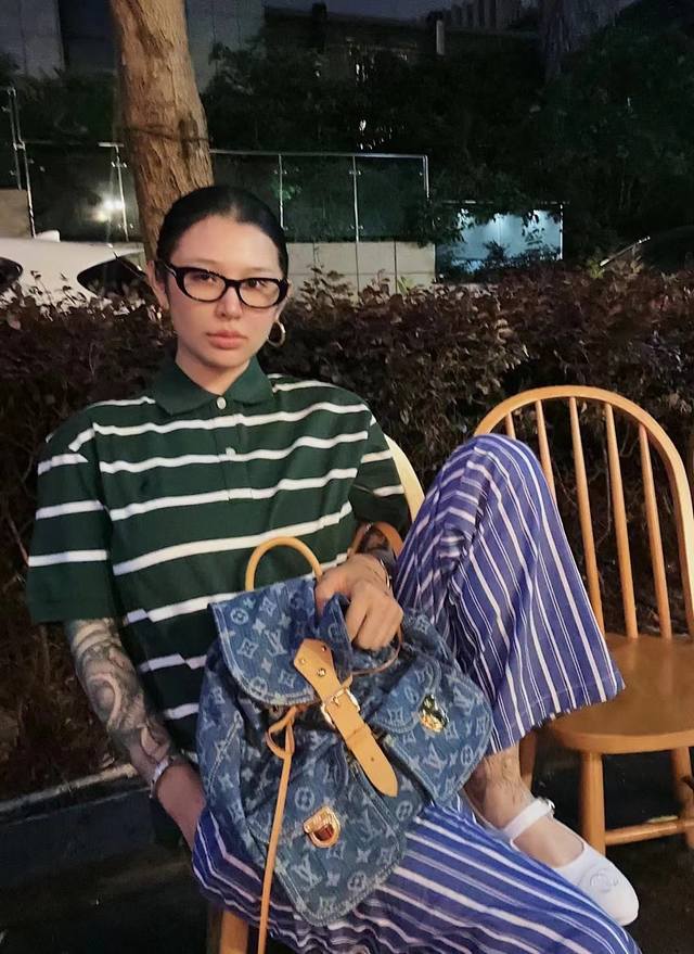 特价 不退换 拉夫劳伦小马限定刺绣Logo墨绿条纹Polo短袖 显白复古绿任何人没有这件我都会很伤心！ 条纹控的心头爱 重工刺绣质感真的很好 富有生命力盛夏的颜