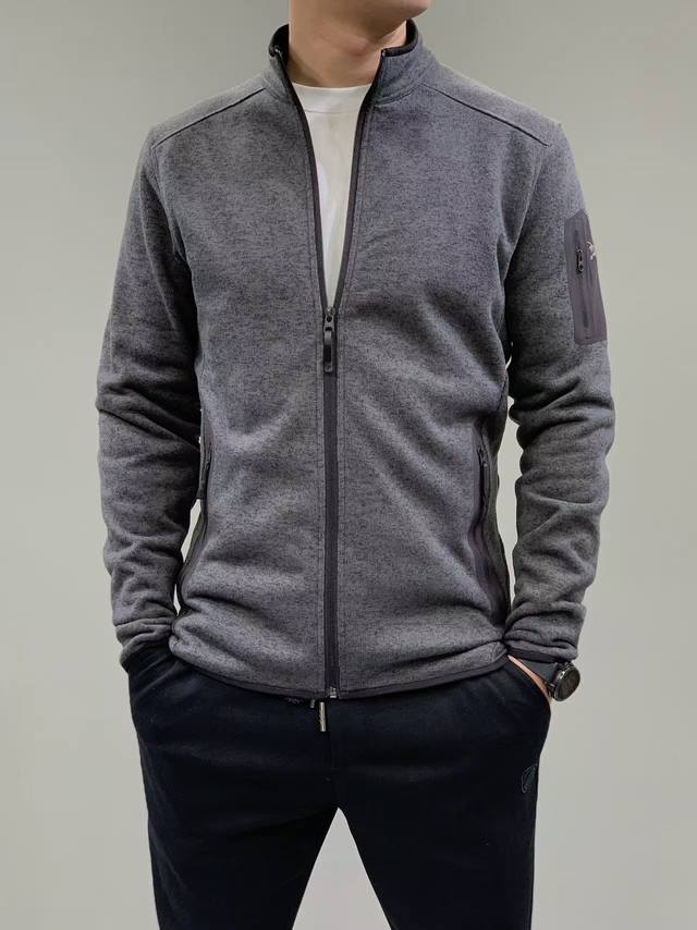 Arc'teryx始祖鸟 秋冬系列 Covert Cardigan 官网同款在售 ！保暖男女同款立领外套开衫抓绒衫！轻量级抓绒外套，这款外套合适作为在秋冬季户外