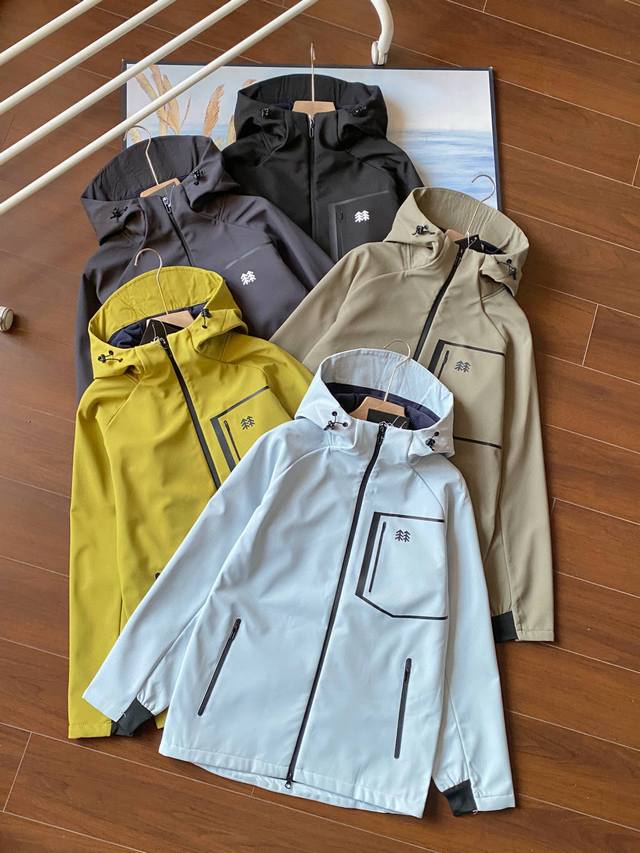 上新 颜色;黑色，绿色，蓝色，黄色，灰色， 尺码M-4Xl 665391 可隆最新款户外情侣款软壳加绒抗寒连帽冲锋衣！ 男女同款！ Gore-Tex 防风防水耐