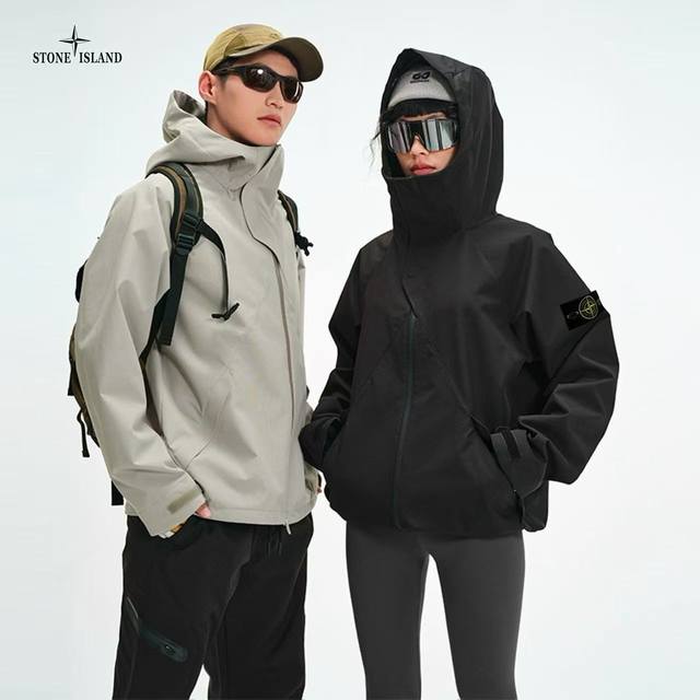 Stone Island石头岛海外版25Ss新款六色高品质重工山系软壳户外冲锋衣夹克连帽外套 采用水洗工装梭织面料 舒适透气 有质感 做工精细 走线规则 落肩袖