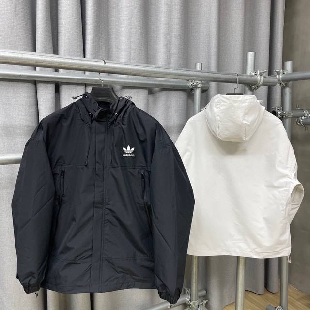 上新 Adidas 阿迪达斯 撞色 拼接 连帽冲锋衣 外套 24Ss春季新款上新 正品购入1:1复刻还原 定制 高品质小格子 牛津面料 防泼水 防风 内里做的一