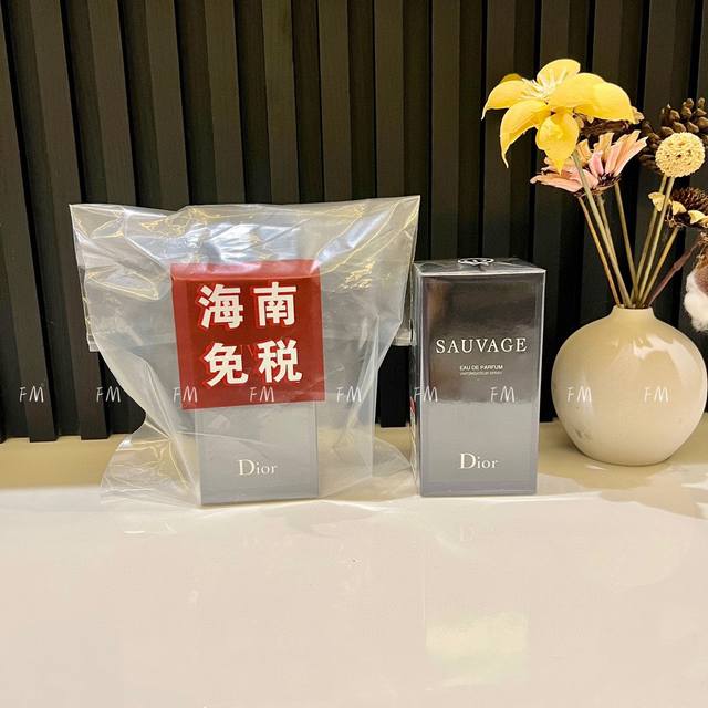 特价： 下单备注；海免Dior迪奥旷野男士浓香香水 配送专柜手提袋！送礼首选 实拍现货Dior首席调香师力作，及尽迸发清新能量的男香，推崇阳刚气息和自信风度，犹