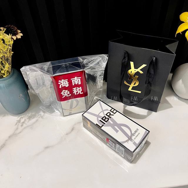 特价： 配手提袋 下单备注：海南免税版Ysl自由之水浓香90Ml 实拍现货Ysl自由之水，不被定义，万般皆我要永远无所畏惧，自由的做自己自带气场的大女主香，优雅