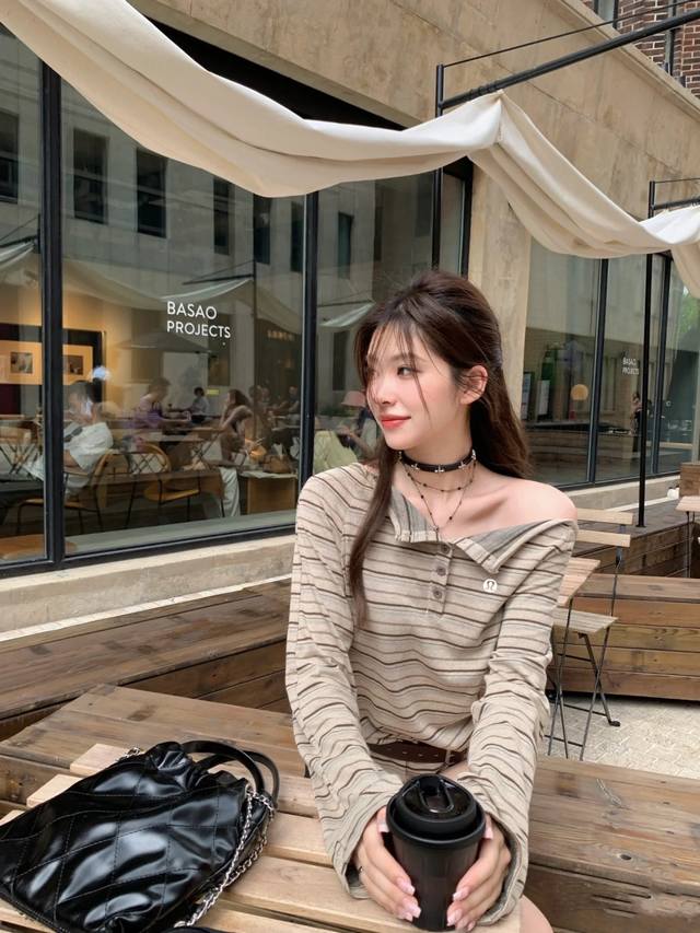Lululemon 时髦精必备！Lululemon 条纹 T 恤杀疯了 姐妹们，今天必须分享 Lululemon 这件春秋宝藏单品 一字肩宽松条纹长袖 T 恤！