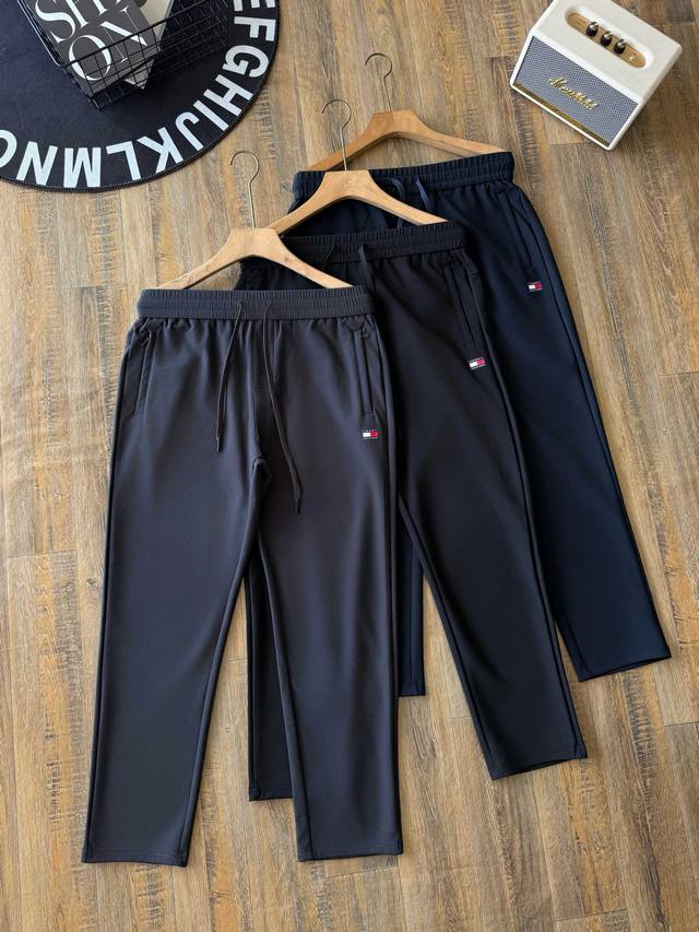Tommy 直筒长裤 高品质秋款长裤 锦纶面料复合索夫特350克；面料舒服爽滑，吸湿排汗，透气性好，左右；右后拉链袋口袋；做工精细；整条裤子显高端. 商务运动款