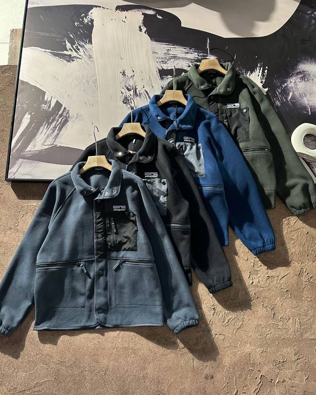 上新 纯原Patagonia 巴塔哥尼亚立领羊羔绒保暖夹克外套 品质爆款 学院风多口袋设计，更突显潮流风！立体嘻哈有型 Ins 小红书 爆款 极富有个性化 ！