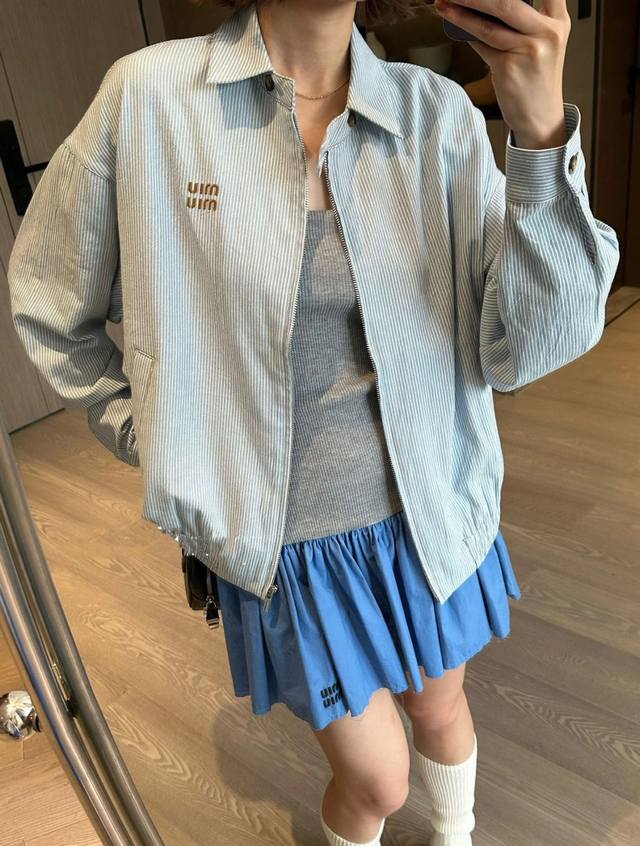 Miumiu 缪缪*这个外套真的好小清新 很薄 很适合出去踏青 旅游 约会穿 淡淡的蓝色看起来很干净 很显白 蓝色 尺码 S M L S 80-95斤 M95-