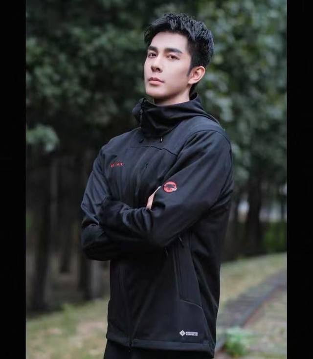控 # 上新# 第七代红标限定款 ！ 正品原单秋款天王级软壳衣！ 2025Mammut猛犸象红标七代Ultimate Vii男Gtx防风防泼水软壳外套 情侣款