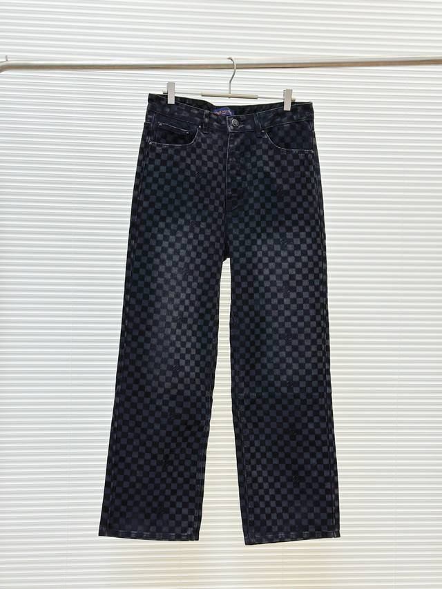 供 Louis Vuitton 路易威登 Lv2025新款棋盘格格子植绒牛仔裤 原版17,700购入开发，采用斜纹棉丹宁面料，多重酵素水洗工艺处理，打造柔和自然