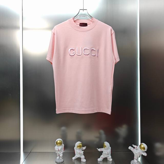 古奇 Gucci 2025春夏新款男女同款短袖T恤！ 定制专属300克重双纱纯棉面料 定制原版工艺螺纹车工 古驰立体绣字母刺绣工艺设计 颜色：黑色 白色 粉色