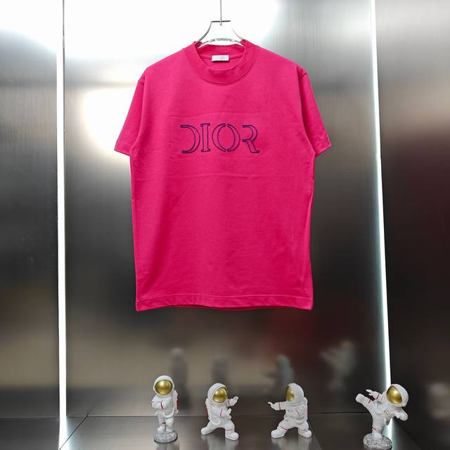 迪奥 Dior 2025春夏新款男女同款短袖T恤！ 定制专属300克重双纱纯棉面料 定制原版工艺螺纹车工 拱桥镂空字母刺绣工艺设计 颜色：黑色 白色 紫色 玫红