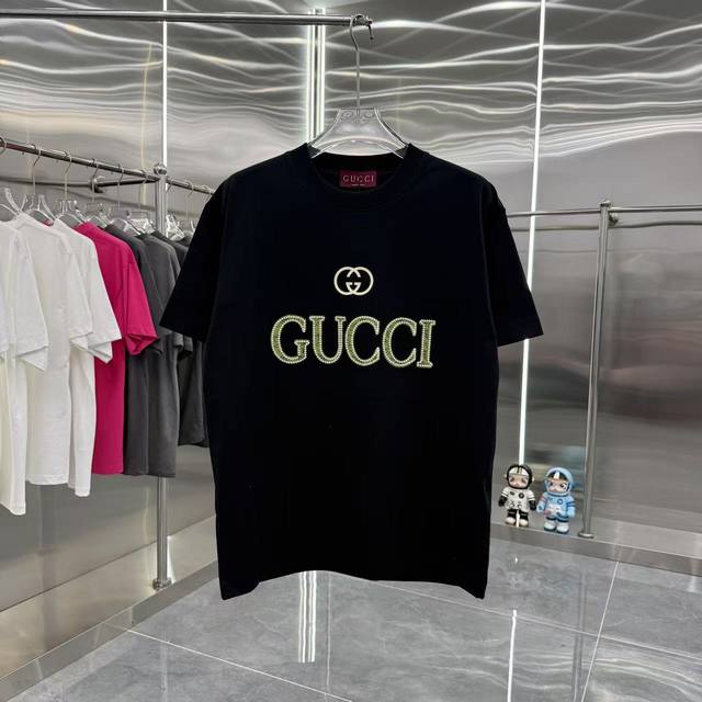 Gucci 2025春秋新款 320克 圆领短袖 立体硅胶工艺 男女同款宽松版 S M L Xl Xxl 五个码 黑色 杏色
