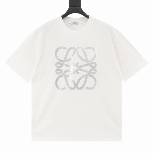 Loewe 罗意威 25Ss 烫银四叶草短袖T恤 面料采用定制240G 26支特滑双股精棉平纹高密无尘全棉布料。前幅高密度加厚，走线平整，代工品质，全套定制辅料