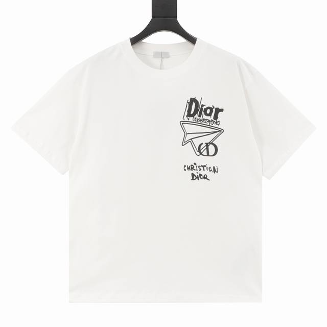 Dior 迪奥 25Ss 纸飞机短袖T恤 面料采用定制240G 26支特滑双股精棉平纹高密无尘全棉布料。前幅高密度加厚，走线平整，代工品质，全套定制辅料。 尺码