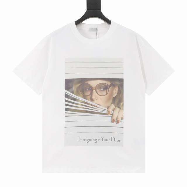 Dior 迪奥 25Ss 杂志封面印花短袖 轻奢主义 男女日常通勤穿搭必备单品 正确版本 欢迎对比 详细特征 280克 % 纯棉双纱汗布面料 同缸定染特种加粗3