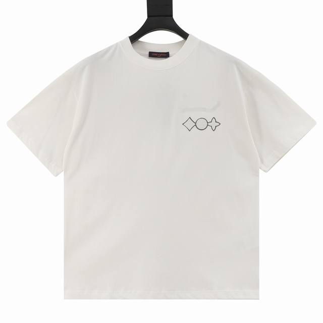 Louis Vuitton 路易威登 25Ss 重工裁剪迷彩大Logo老花贴布短袖T恤 后背迷彩大Logo是一大亮点，手工裁剪不规则重工裁剪破洞并采用贴布刺绣及