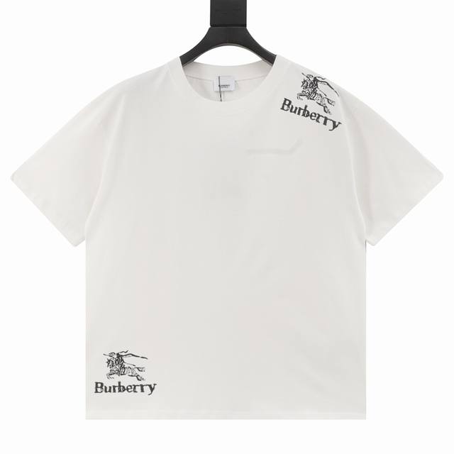 Burberry 巴宝莉 25Ss 肩膀战马短袖T恤 面料采用定制240G 26支特滑双股精棉平纹高密无尘全棉布料。前幅高密度加厚，走线平整，代工品质，全套定制