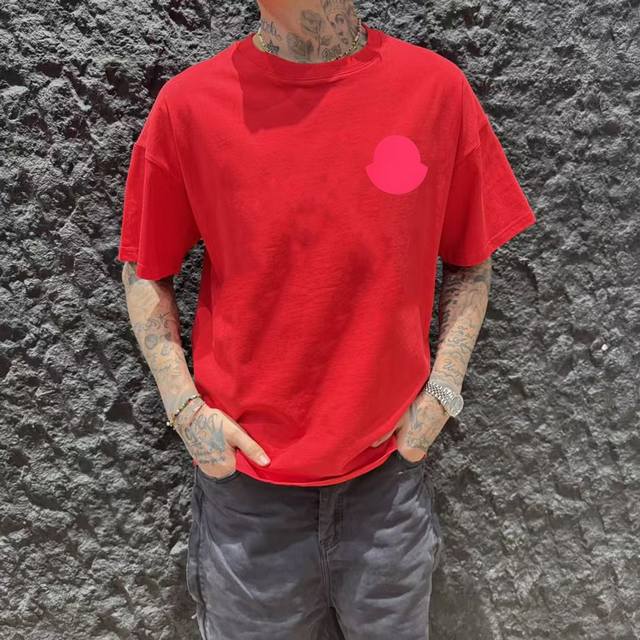 Mon蒙口 25Ss 大师亲手设计潮牌新品印花圆领短袖T恤 春夏最新砖柜同步 Os落肩版型 300克重全棉 时尚又个性 超级百搭好看的一款 男女都非常合适 人手