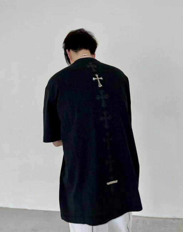 特价 Xl下架 不退换 Chrome Hearts Ch克罗心大十字架梵文铆钉真皮刺绣T恤短袖 上身效果十足 火爆全网 各平台断货 Chrome Hearts是