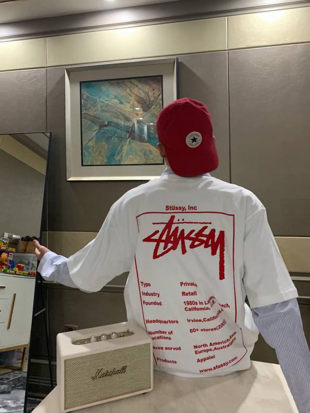 供 控 斯图西Stussy Ss24 Wiki Tee 夏季系列纯色红框商品标签短袖T恤男女同款 Stussy斯图西 起源于美国南加州冲浪圣地，创始人Shawn