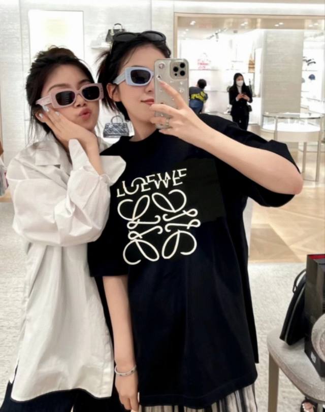 顶级最高版本 Loewe 罗意威 经典胸口异形绣花错位图案圆领短袖T恤半袖 男女同款 情侣款 宽松版型 最高版本 原版面料 高版本 高品质 所有细节 面料辅料工