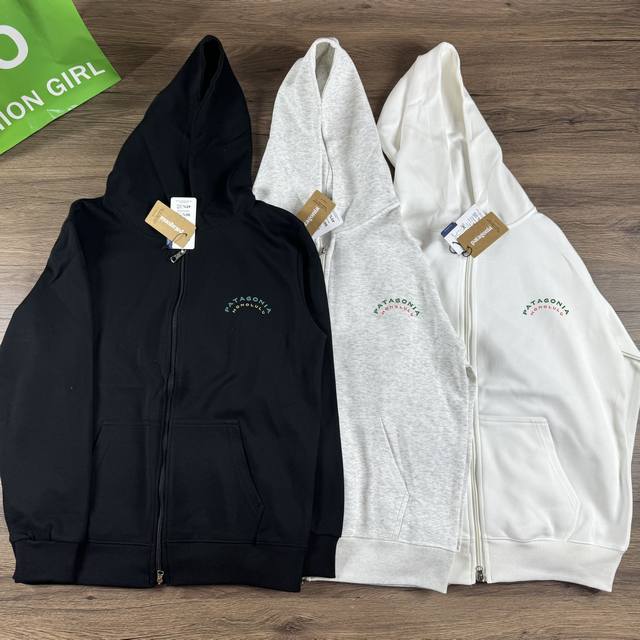 上新 控 巴塔哥尼亚Patagonia 户外连帽开衫 男女同款卫衣 最新面料！透气，保暖，亲肤， 百搭户外休闲卫衣 ！直接撸 绝对有质感的卫衣。 优质的面料贴合