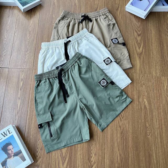 Stone Island石头岛经典刺绣布标工装机能大口袋五分裤潮流爆品 夏季最强单品，版型优秀，不挑腿型，非常好大搭不挑人，上身超帅，喜欢运动风的不要错过啦！日