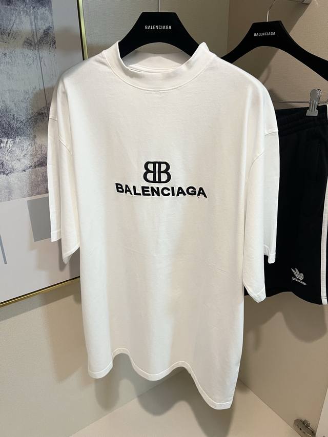 Blcg胸前刺绣Bb前后刺绣短袖 宽松版型男女同款 2配色：活性黑、白色 尺码: Xs. S. M. L. Xl 刺绣：. 直线挺直，曲线圆顺；针迹整齐，边缘无