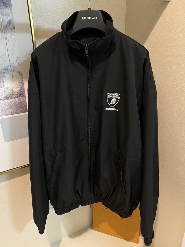 Size:40 42 44 46 男女同款 Blcg 联名兰博基尼刺绣拉链夹克 原版19,000购入开发，面料采用定制科技聚酯纤奢享料 丝滑细腻 舒适贴肤 经典