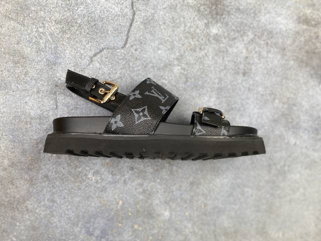 秒杀 超级特价福利 Louis Vuitton Lv路易威登2025夏季新款女士沙滩鞋凉鞋系列 鞋面：Lv经典老花面料搭配原版开模五金金属扣件 大底：原版开模大