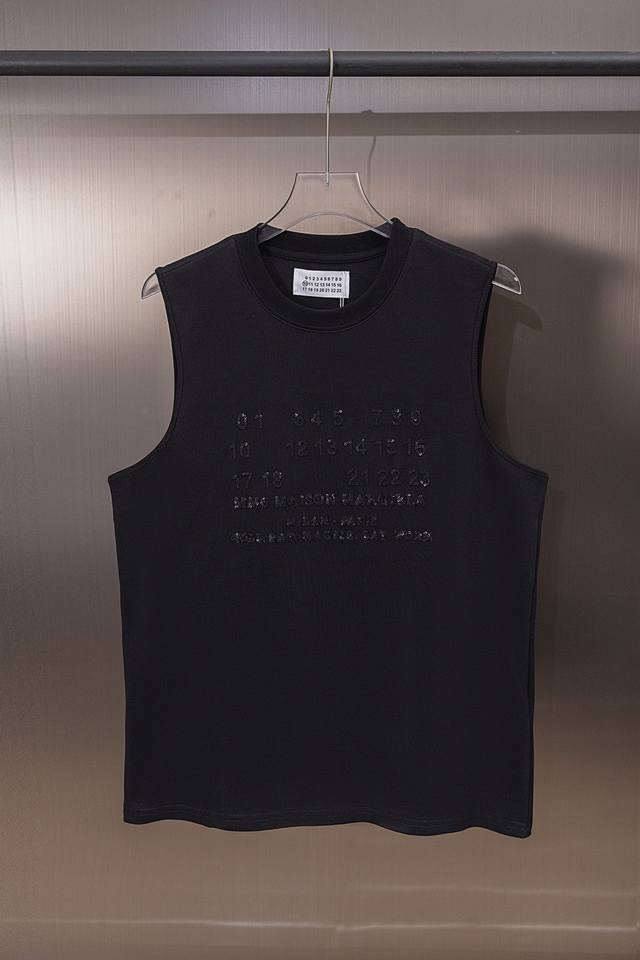 Mm6 马吉拉 2025春夏新款数字绣花字母背心 男女同款 高品质 码数:S-Xl