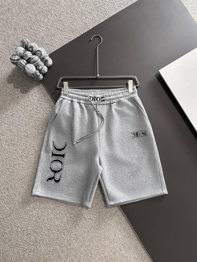 Dior* 市场独家品质 爆款 2025夏款裤子上新 原高版本 迪奥 面料采用350克高密双面华面定制面料 不变形 不缩水 立体垂感爆表 工艺介绍：前幅后幅采用