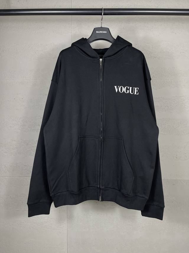 实拍图 顶级版本.官网品质 Balenci*Ga 巴黎.Ss24新款Balenciaga Vogue联名合作系列.前后Logo直喷印花连帽卫衣.砖柜同步.第一时