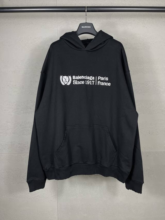 实拍图 顶级版本.官网品质 Balenci*Ga 巴黎. 新款 。前面麦穗刺绣.成衣磨烂做旧连帽大卫衣 .砖柜同步.第一时间正品研制，欢印对比！面料采用巴黎Zp
