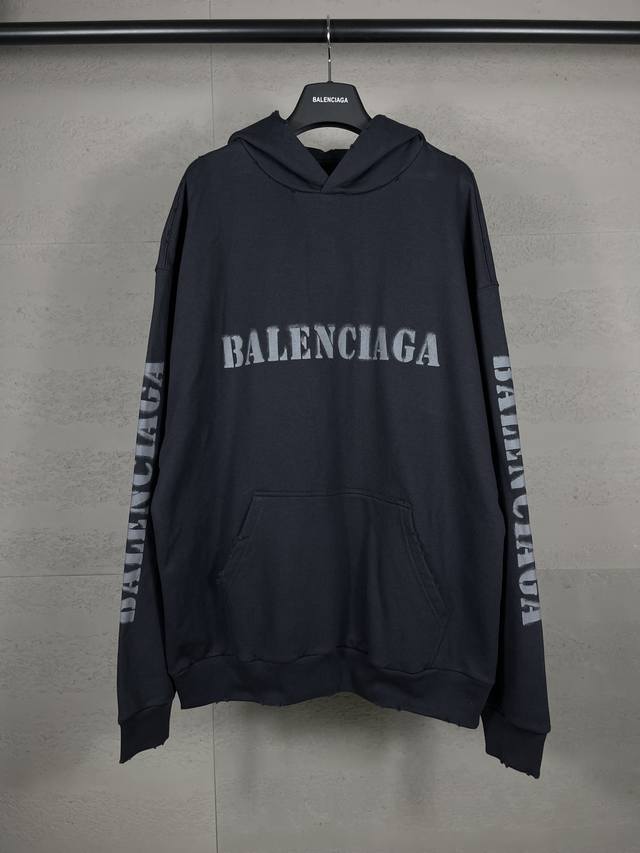 实拍图 顶级版本.官网品质 Balenci*Ga 巴黎. 新款模糊字母Logo印花成衣洗水磨烂连帽卫衣。砖柜同步.第一时间正品研制，欢印对比！面料采用巴黎Zp定