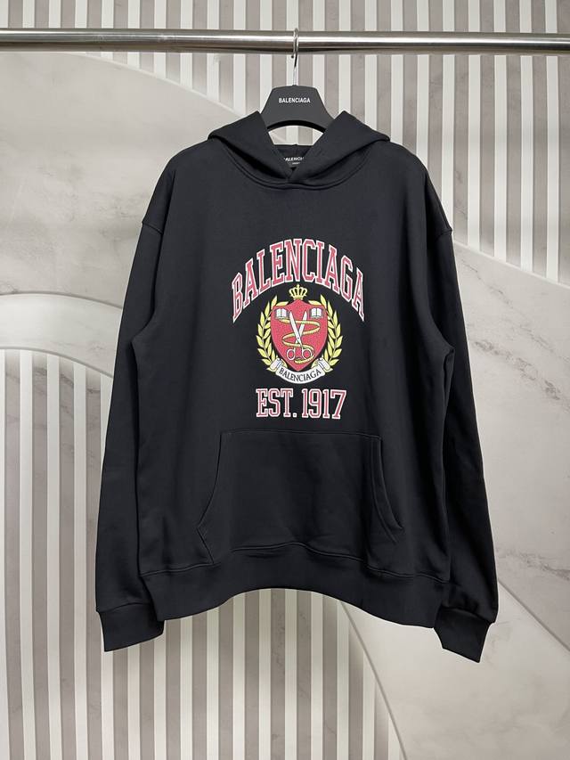 实拍图 顶级版本.官网品质 Balenci*Ga 巴黎.经典款. Ss22#Balenci*Ga 1917盾牌爆裂印花连帽卫衣。秋冬款砖柜同步。 面料采用巴黎Z