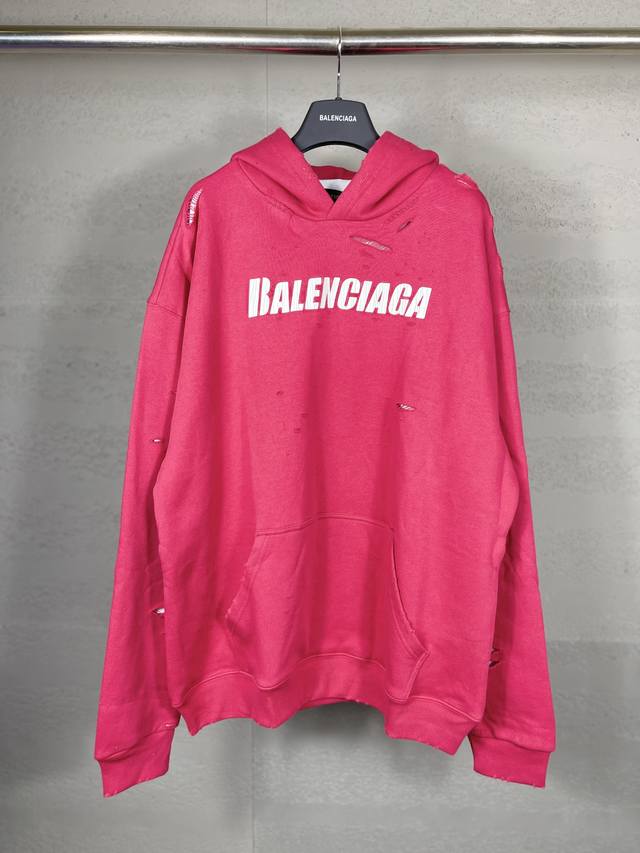 实拍图 顶级版本.官网品质 Balenci*Ga 巴黎.经典款. 22Ss#Balenci*Ga#艺术破洞加绒内两件套带帽卫衣。秋冬季砖柜同步.欢迎对比 面料采
