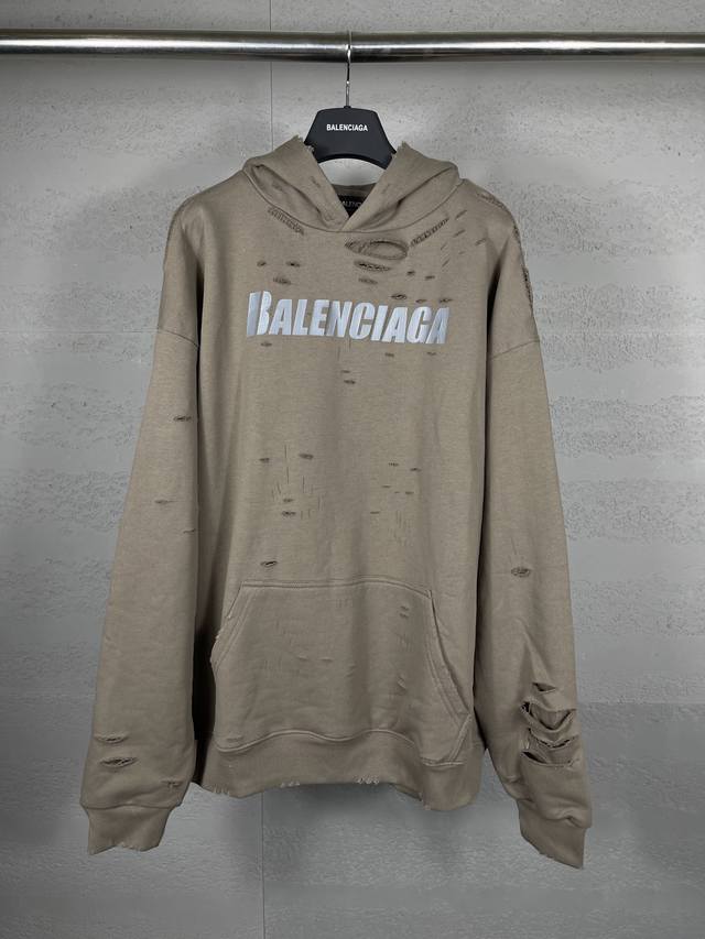 实拍图 顶级版本.官网品质 Balenci*Ga 巴黎.经典款. 22Ss#Balenci*Ga#艺术破洞加绒内两件套带帽卫衣。秋冬季砖柜同步.欢迎对比 面料采