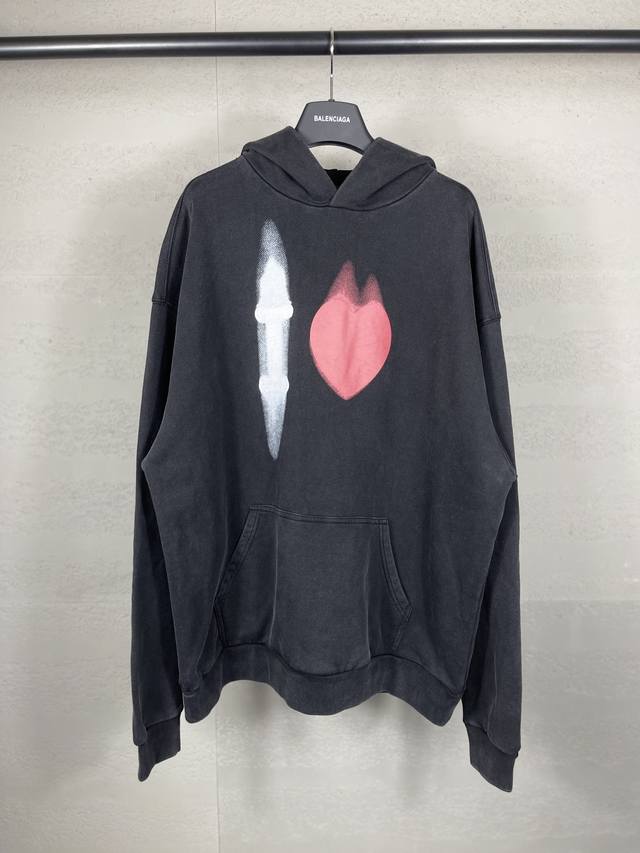 实拍图 顶级版本.官网品质 Balenci*Ga 巴黎Balenci*Ga#情人节.限定最新款，520爱心印花后面罗纹刺绣Logo连帽卫衣.砖柜同步 面料采用巴