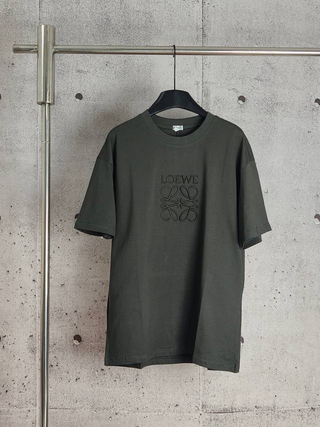 罗意威Loewe字母刺绣圆领短袖T恤 高端品质 三标齐全，舒适透气，经典简约，精致时尚，男女同款，细节呈现高端品质 颜色:黑色 白色 深绿 码数:M-Xxl