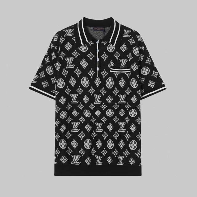 高品质 Lv路易威登满印提花Logo针织Polo短袖 高端品质 三标齐全，舒适透气，经典简约，精致时尚，细节呈现高端品质，男女同款。 颜色:黑色 灰色 码数:X