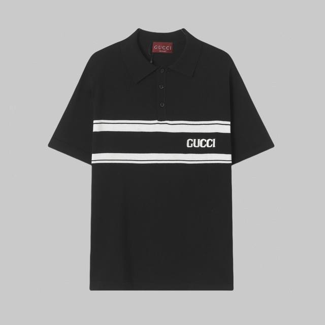 高品质 Gucci 古驰经典黑白条纹针织Polo短袖 高端品质 三标齐全，舒适透气，经典简约，精致时尚，细节呈现高端品质，男女同款。 颜色:黑色 白色 码数:X
