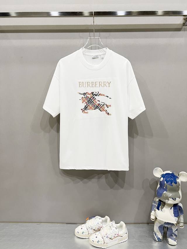 Burberry 巴宝莉 260克圆领短袖T恤 品牌格纹战马绣花排列字母Logo工艺标识 官方同步 高版本 高品质 时尚个性 百搭潮流 纯原品质 原版面料 吊牌