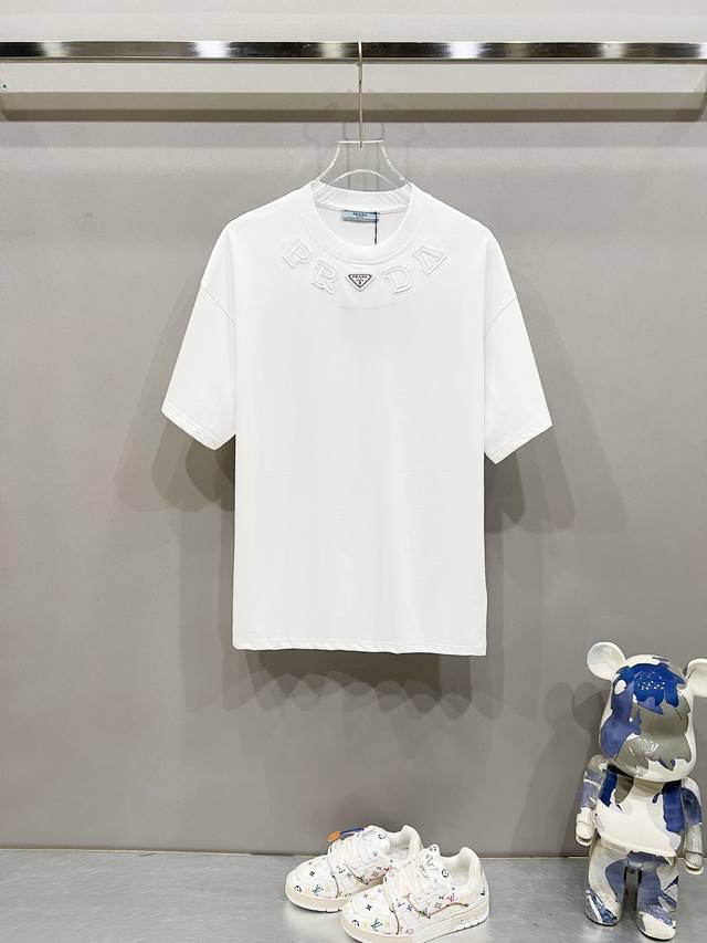 Prada 普拉达 260克圆领短袖T恤 领口贴布刺绣字母Logo三角标设计工艺 官方同步 高版本 高品质 时尚个性 百搭潮流 纯原品质 原版面料 吊牌 领标